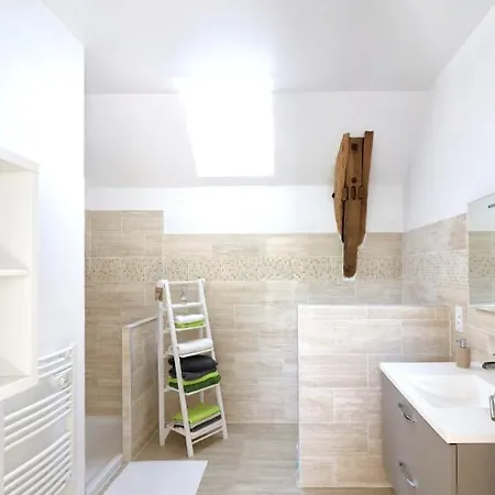 Maison Confortable A Avec Grand Jardin, Ideale Pour Familles. *