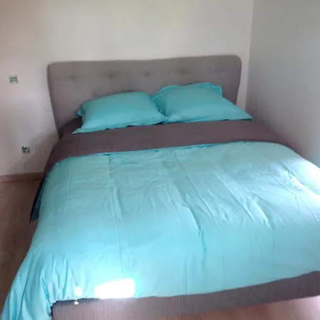 Maison Confortable A Avec Grand Jardin, Ideale Pour Familles. *