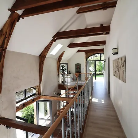 Maison Confortable A Avec Grand Jardin, Ideale Pour Familles.