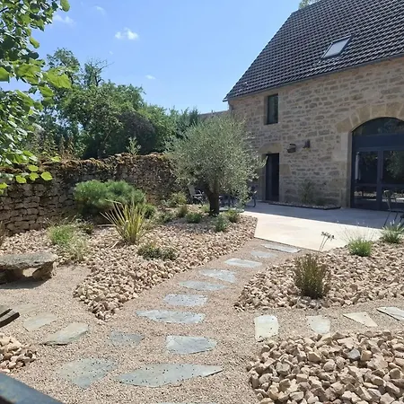 Дом отдыха Maison Confortable A Avec Grand Jardin, Ideale Pour Familles. *