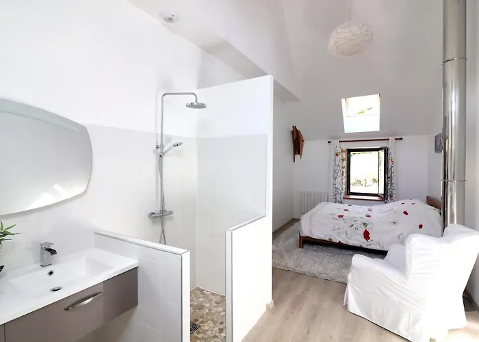 Maison Confortable A Avec Grand Jardin, Ideale Pour Familles. * Thégra